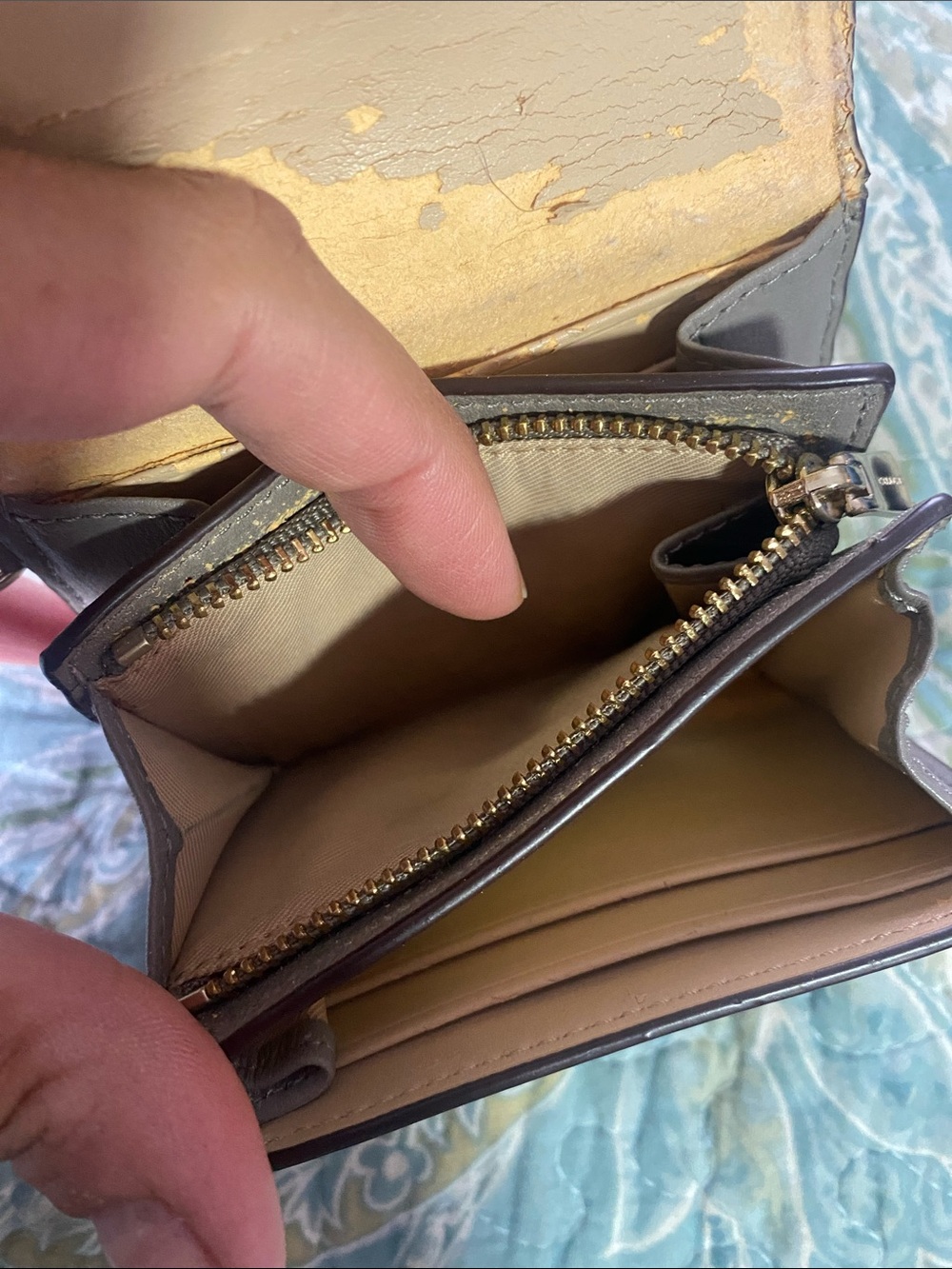 Coach Small Leather Wallet in Gray with Beige Accent - Picture 4 of 9